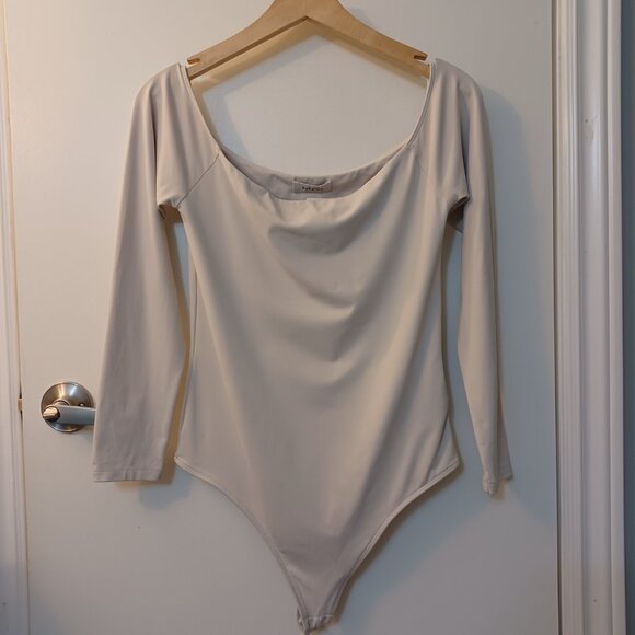 Babaton Contour off-shoulder bodysuit - Picture 5 of 14